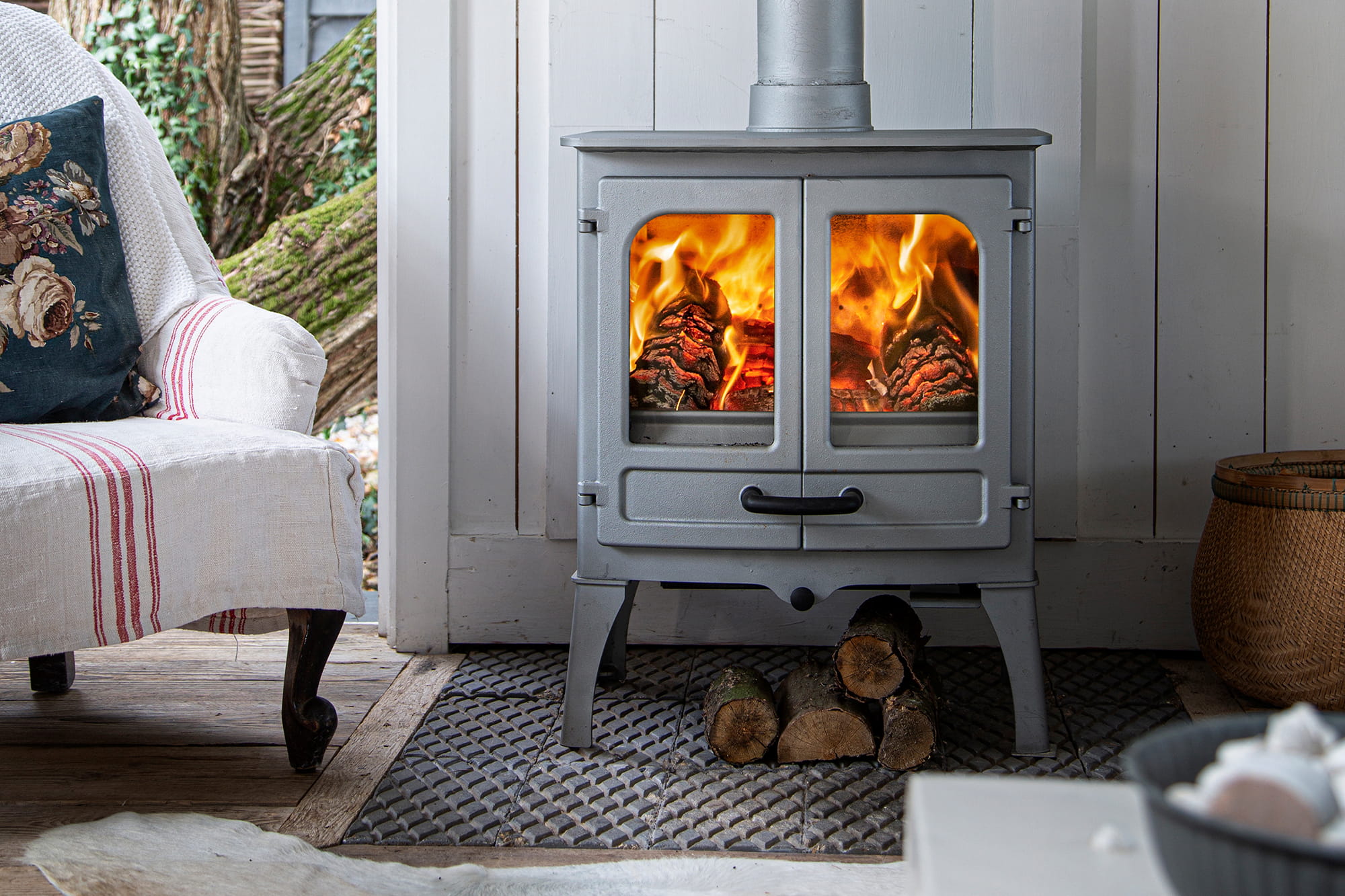 Wood-burning stove accessories: the essentials